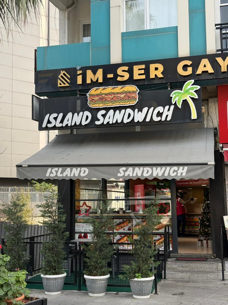 ISLAND SANDWICH